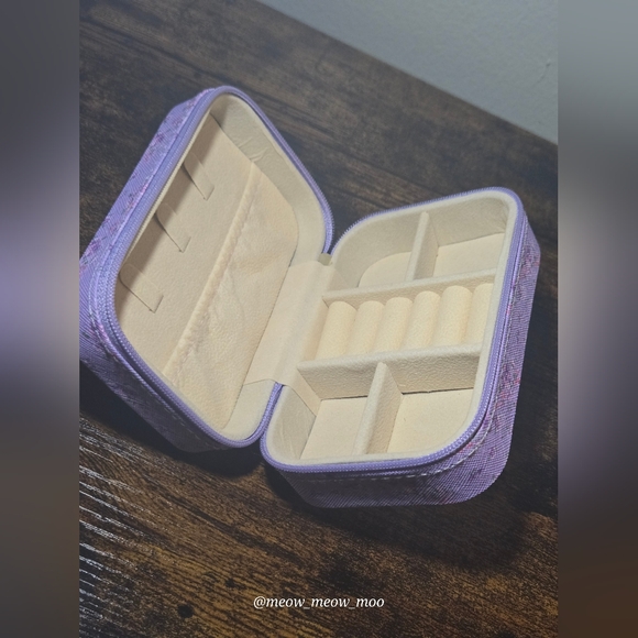 Purple Floral Zip Up Travel Jewelry Case - Picture 3 of 4